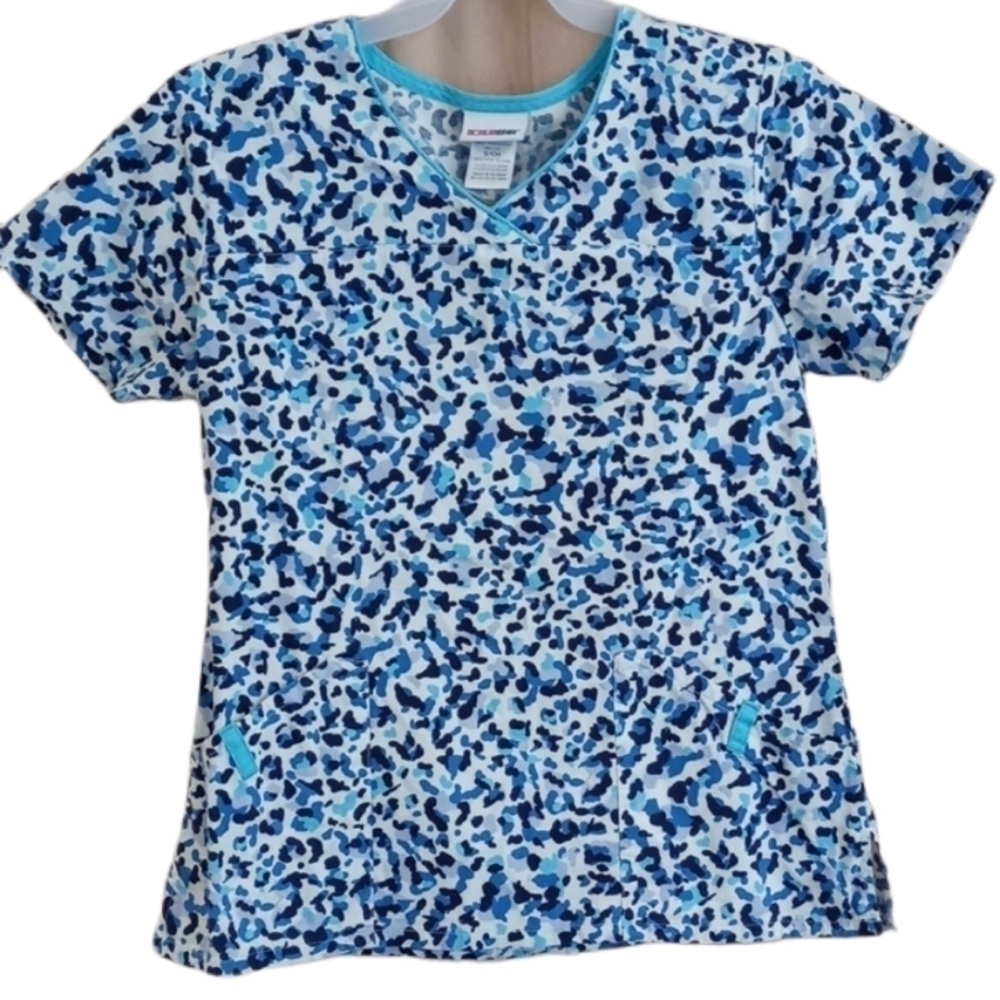 Scrubstar small scrub top blue leopard print